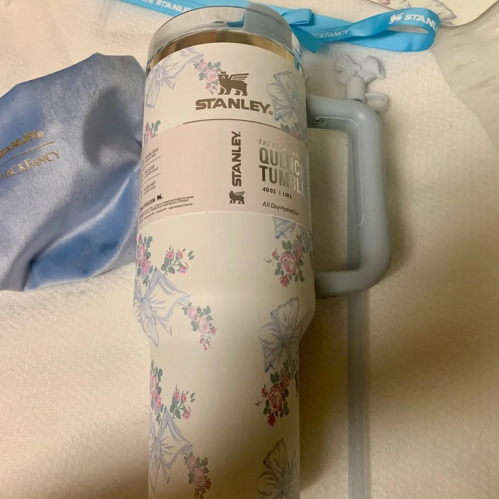 Stanley LoveShackFancy 40 oz  Tumbler in Rosa Beaux Blue Floral Límited Edition
